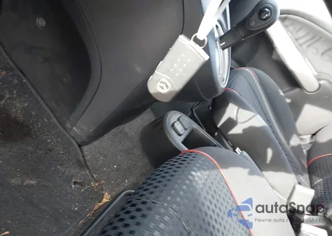 2011 Mazda Mazda2 Touring z USA, uszkodzony, nr VIN JM1DE1HZ1B0103779